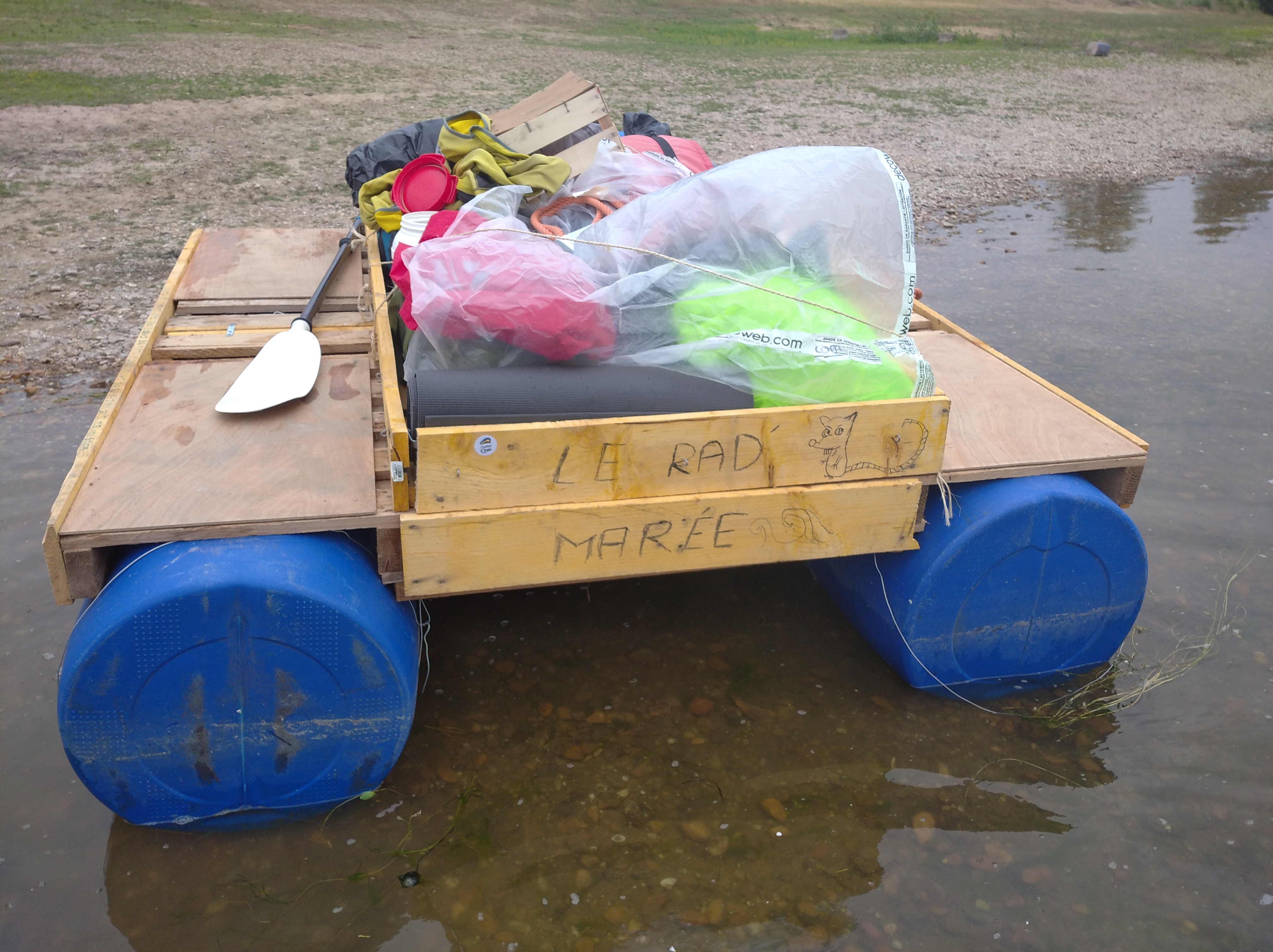 La Loire en radeau recyclé